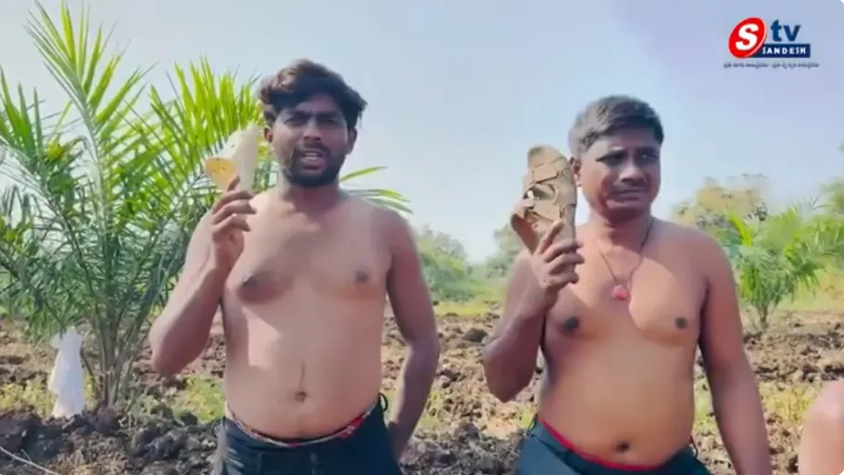 కాంగ్రెస్‌కు ఓటేసి తప్పు చేశామంటూ రైతుల నిరసనAdilabad Farmers Protest Against Congress on Power Cuts
